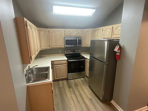 4th image of 125 N Washington St #14