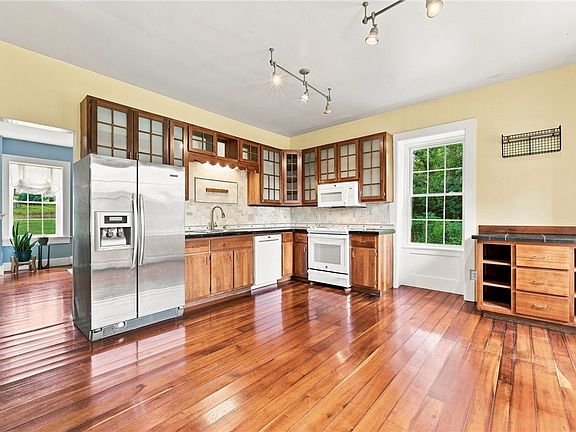 4th image of 651 Spencer Rd