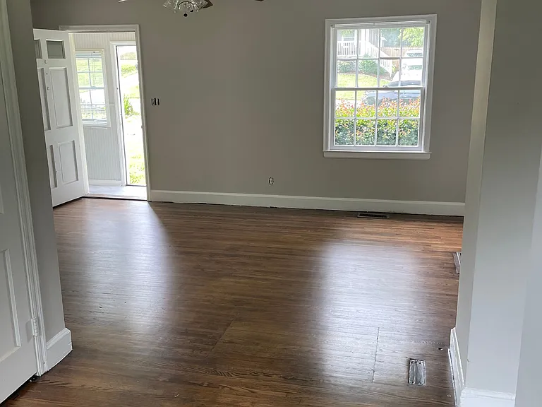 829 Everett Pl — Photo 4