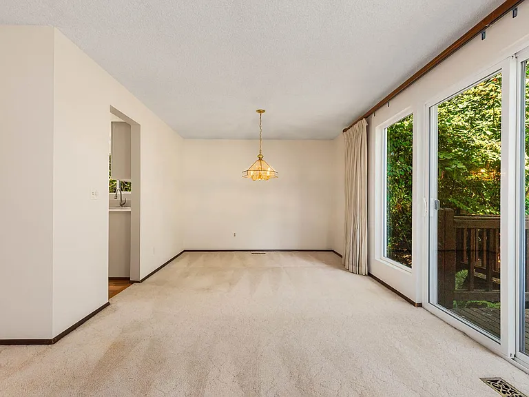 14006 NE 62nd St — Photo 5