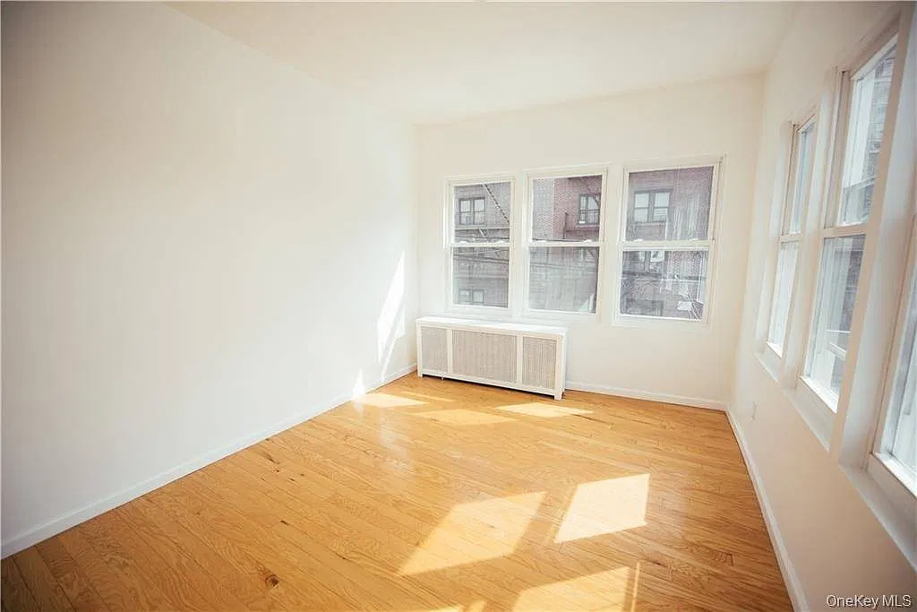 2 bed, 1.0 bath, 700 sqft, $2,996 — Photo 4