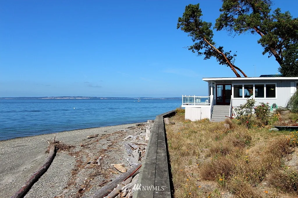 250 S Woodland Beach Road photo 1