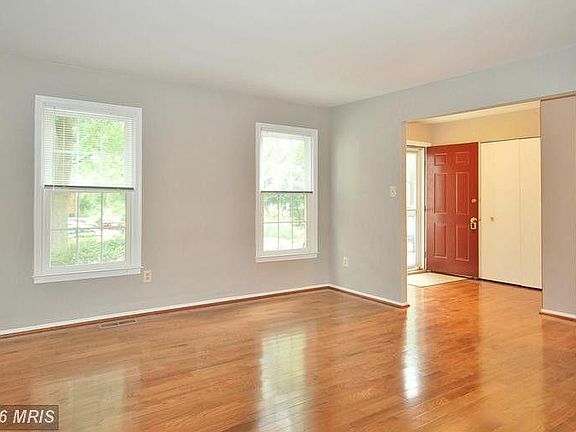 3rd image of 9917 Kingsbridge Dr