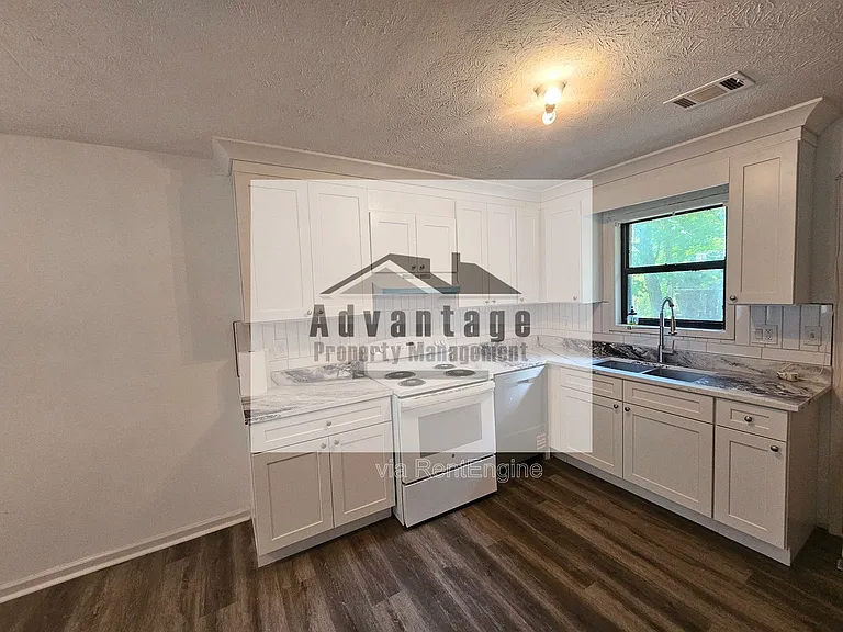 1521 Pine Cone Ln NW — Photo 6