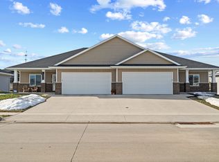 2275 Helle Dr, Dubuque, IA 52002