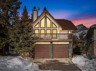 108 S Lougheed Cir, Banff, AB T1L1H1