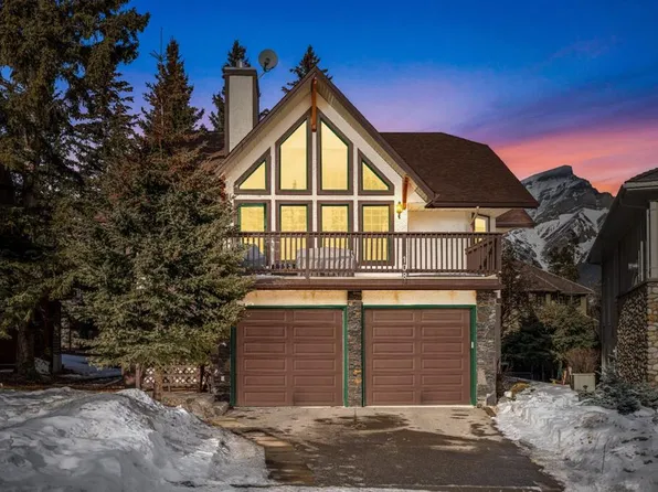 108 S Lougheed Cir, Banff, AB T1L 1H1