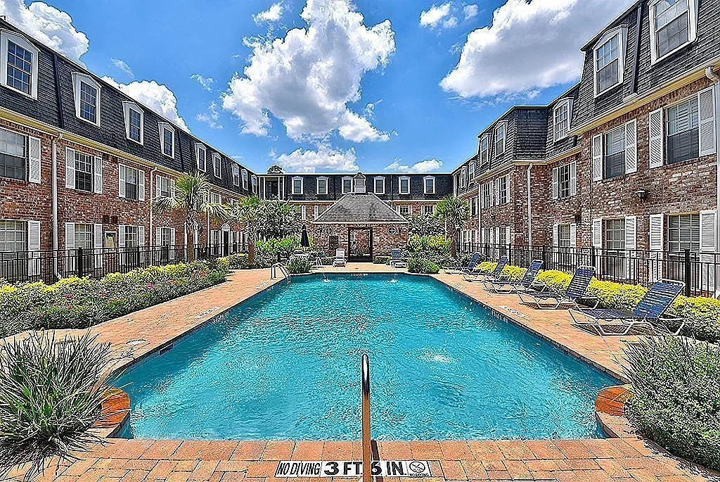 Building Photo - 361 N Post Oak Ln #241