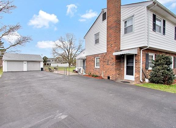 3rd image of 7043 Bonniefield Dr