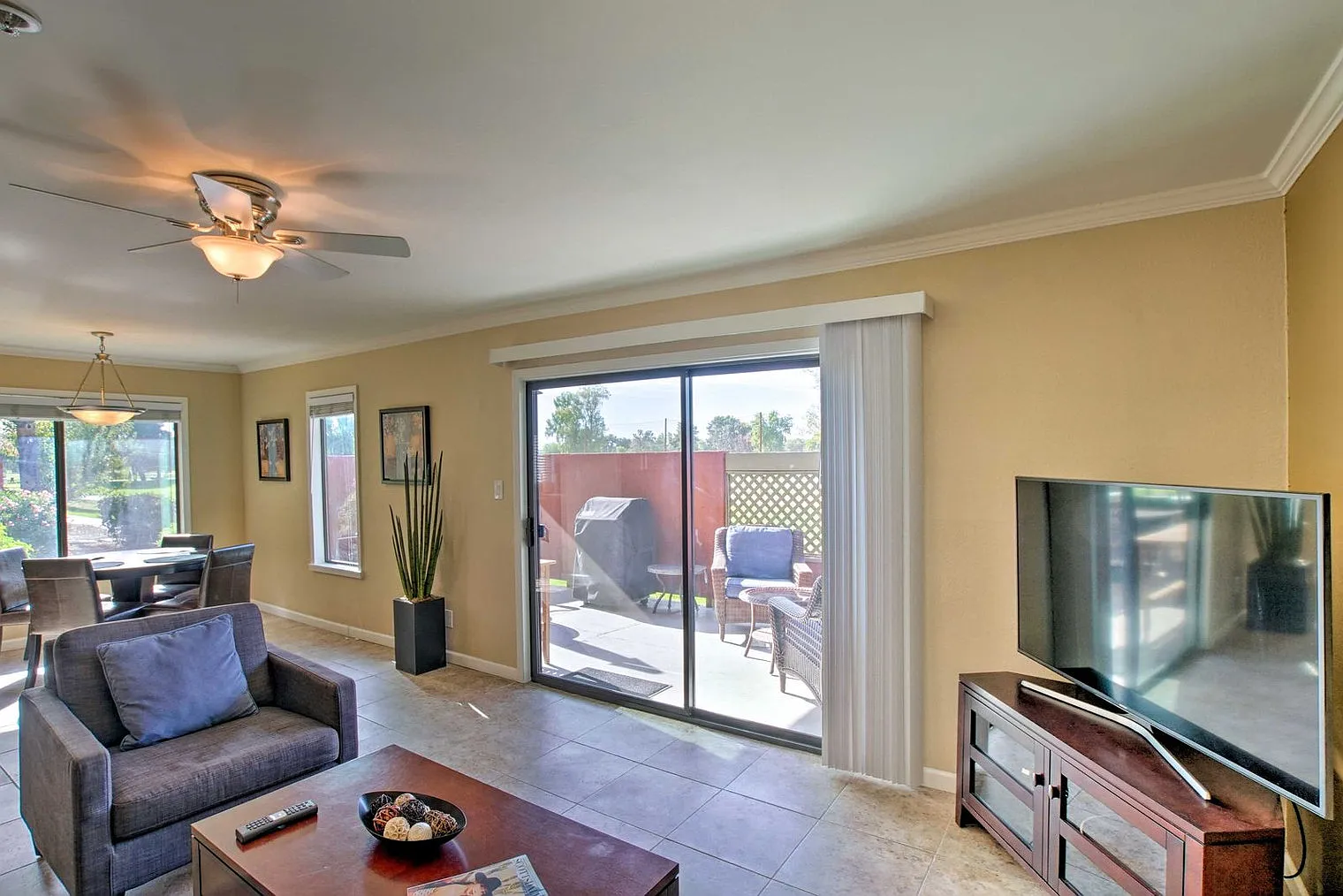 2 bed, 1.0 bath, 990 sqft, $4,257 — Photo 4
