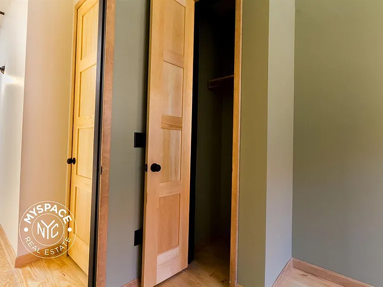 212 Starr St #2L — Photo 4