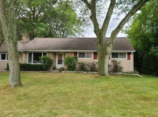 1613 S Ranch Rd, New Berlin, WI 53151