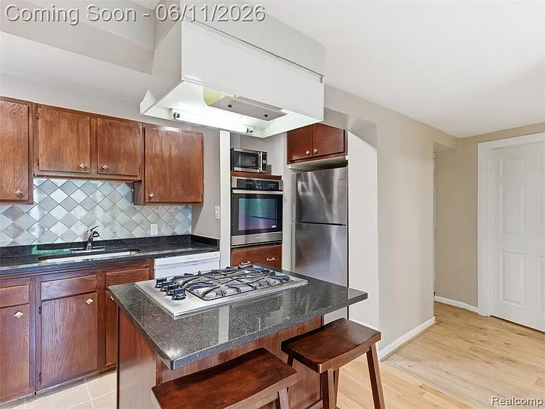 404 La Plaza Ct — Photo 7