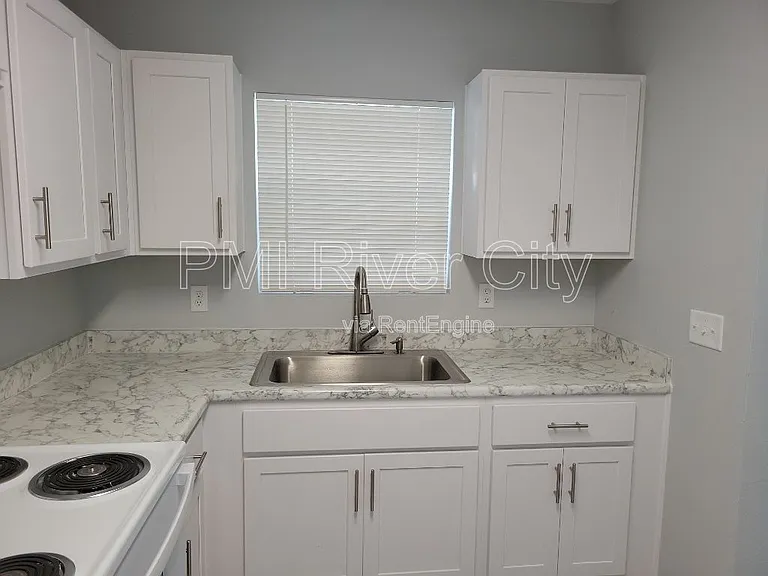1356 River Hills Cir E — Photo 5
