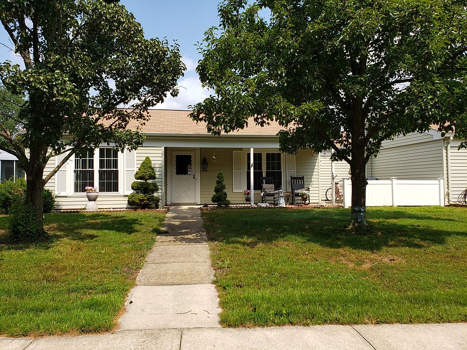 1st image of 622A Stamford Ct