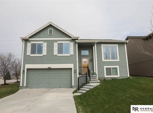 19426 R St, Omaha, NE 68135