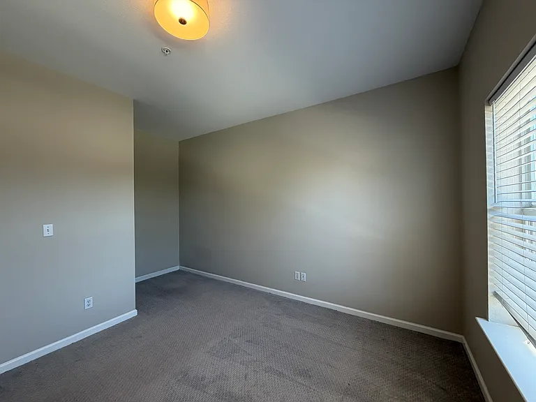 421 8th St #5 — Photo 14