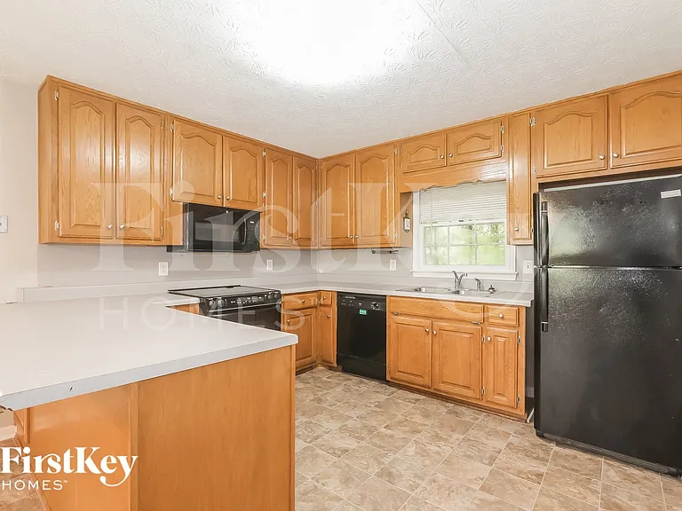 1726 Knight Cir — Photo 5