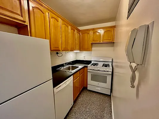 Rented by David Francis New York LLC | media 7