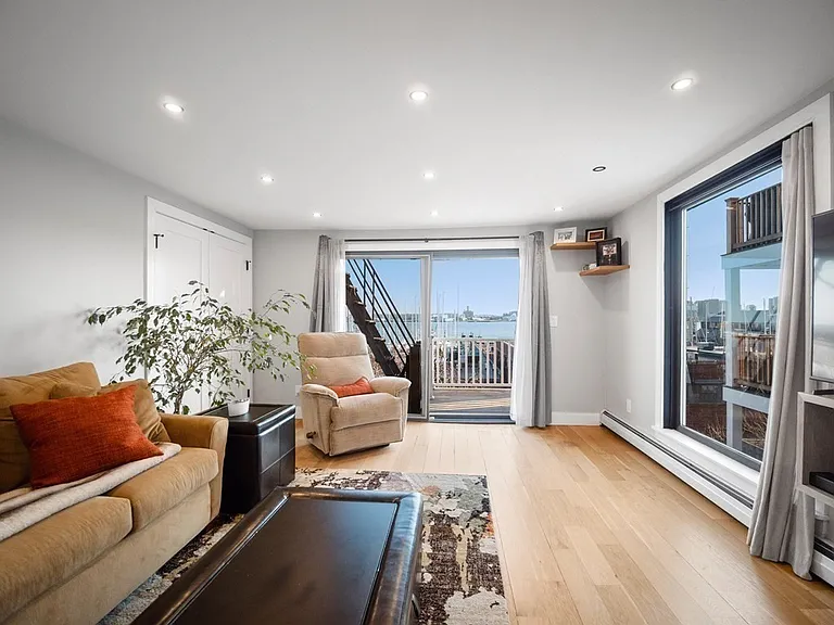 269 Webster St #3 — Photo 8