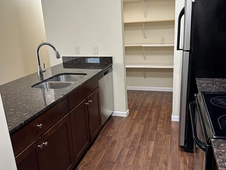 260 Terraplane Dr SE