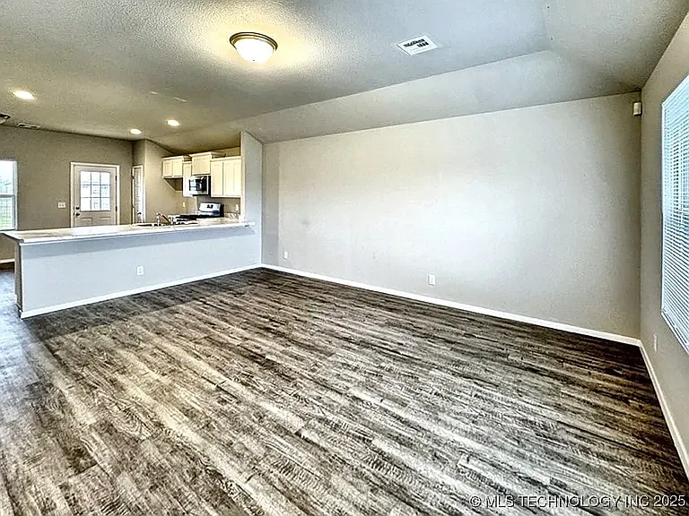 8526 E 161st Pl S — Photo 3