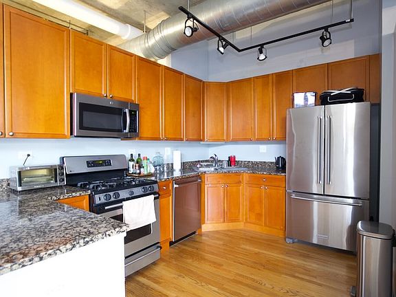 3rd image of 900 N Kingsbury St #3211