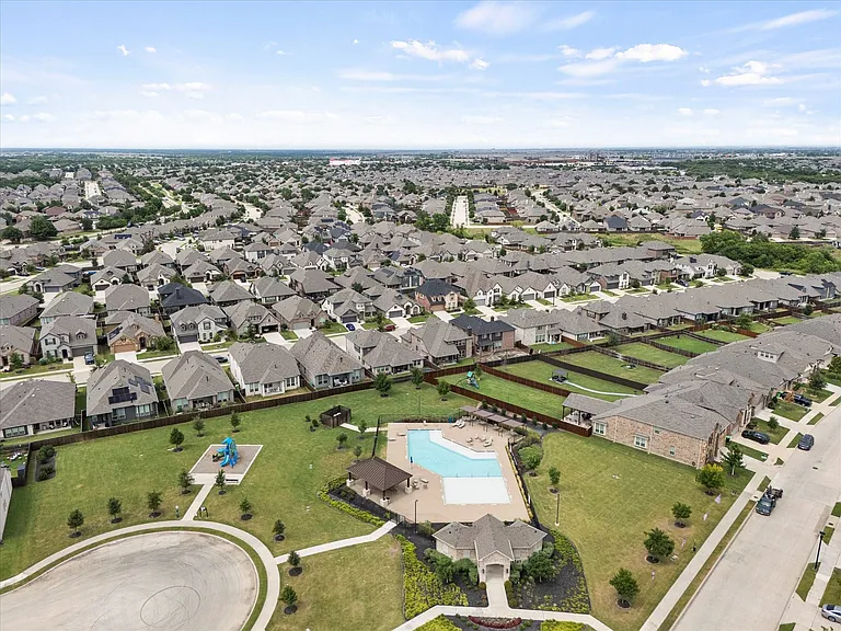 1600 Lake Grove Dr — Photo 19