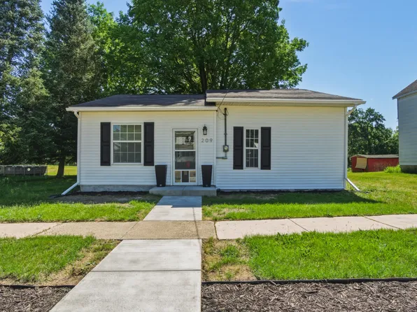 209 S River St, Evart, MI 49631