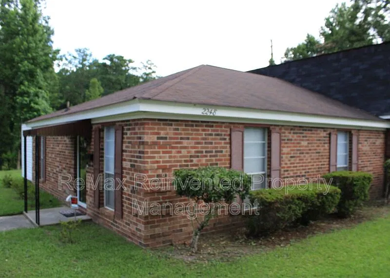 2 bed, 1.5 bath, 990 sqft, $1,090 — Photo 1