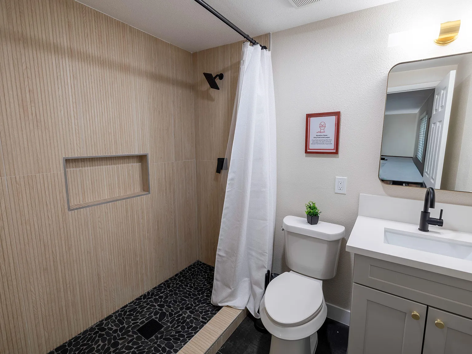 4 bed, 3.0 bath, 2137 sqft, $1,356 — Photo 3