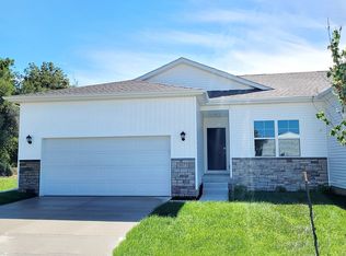 2604 Brook View Dr, Des Moines, IA 50317
