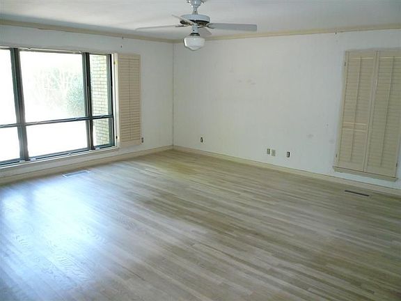 5th image of 16433 Ashbourne Dr