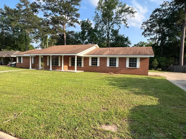 1208 Meadowood Rd, Columbia, MS 39429