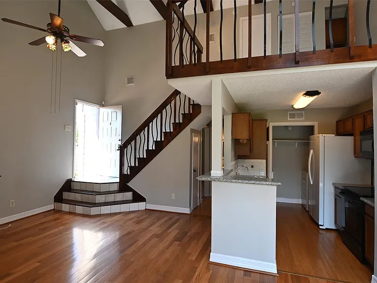 8455 Sands Point Dr — Photo 4