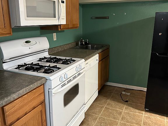 2nd image of 516 E College St APT 9