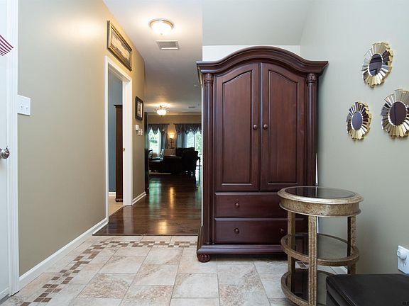 4th image of 105 Avalon Pl