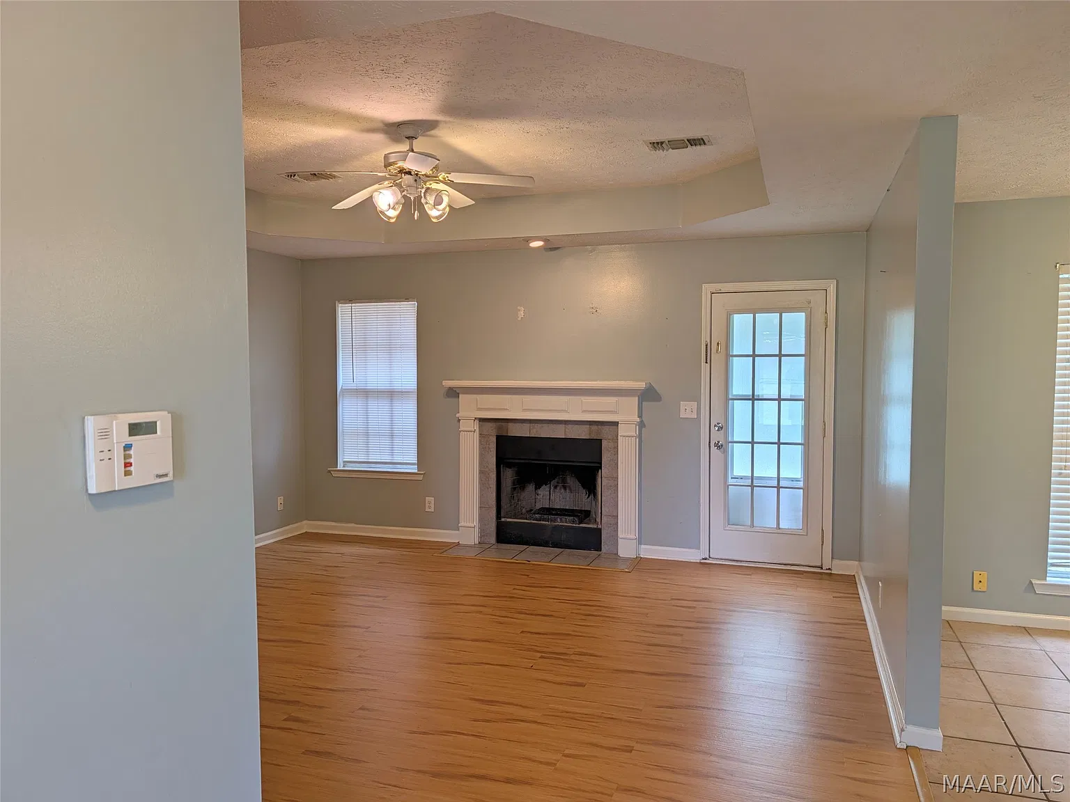 3 bed, 2.0 bath, 1447 sqft, $1,700 — Photo 2