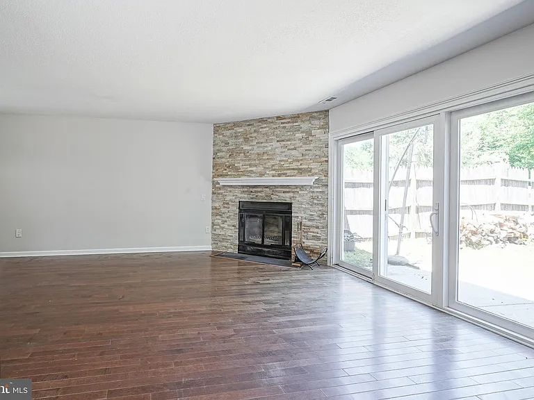 2205 Elberta Ln — Photo 10