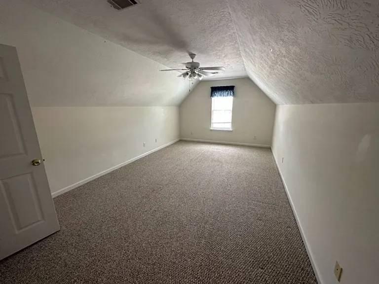 701 Spalding Ct — Photo 18