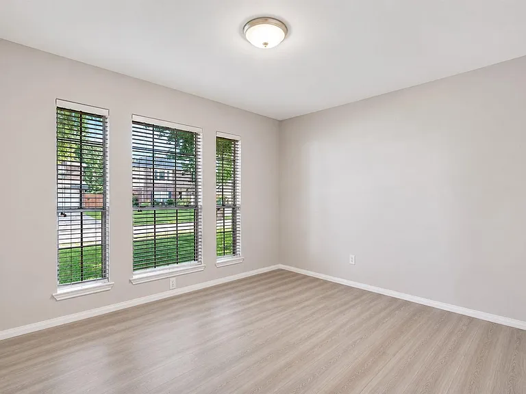 1319 Castlemist Dr — Photo 24