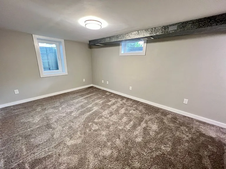 2539 Howard Ave — Photo 25