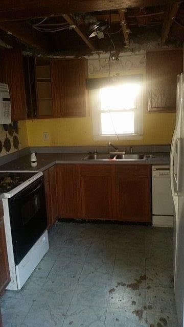 2nd image of 6051 Floyd Pl