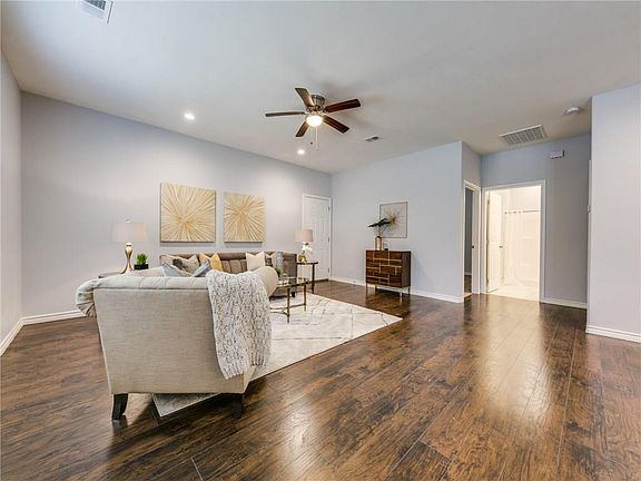 4th image of 204 Creekview Ln