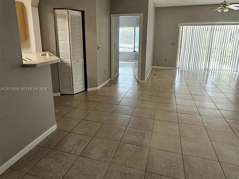 1275 SW 48th Ter #1275 — Photo 3