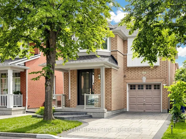 14 McCaul St, Markham, ON L6C 2E5