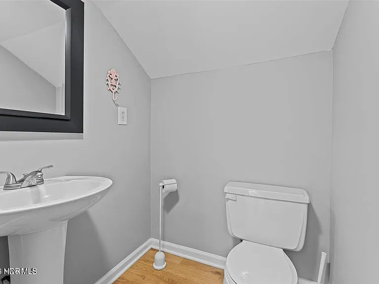 1104 N Overlook Dr — Photo 18