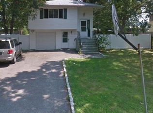 249 Floyd Rd, Shirley, NY 11967