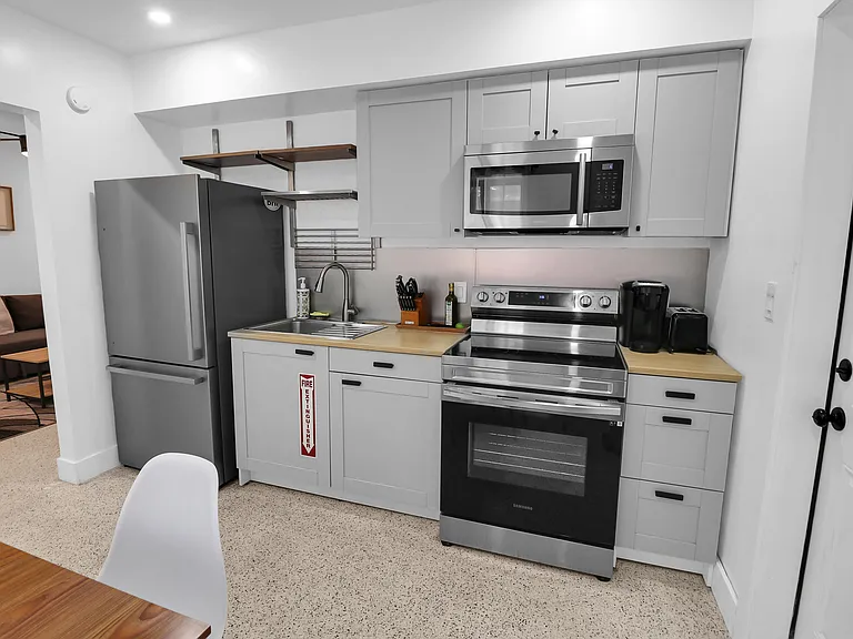 210 SW 11th St #1 — Photo 7