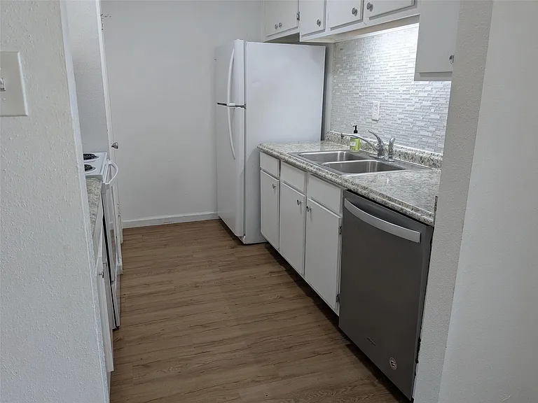 5550 N Braeswood Blvd #135 — Photo 1